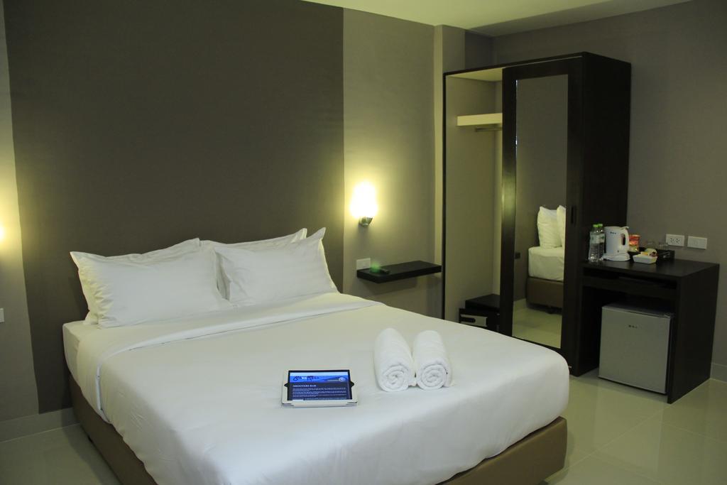 Shooters Guesthouse Pattaya Quarto foto