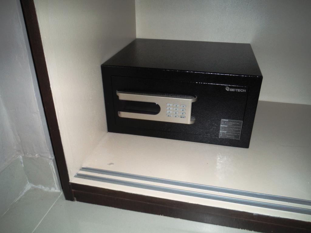 Shooters Guesthouse Pattaya Quarto foto