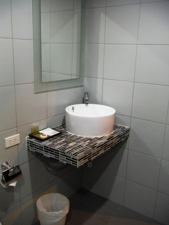 Shooters Guesthouse Pattaya Quarto foto