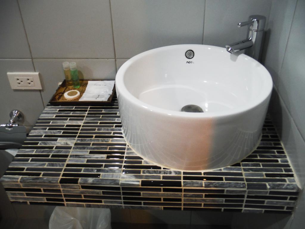 Shooters Guesthouse Pattaya Quarto foto